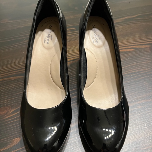 Clarks Ultimate Comfort Collection Patent Black Heels - Picture 4 of 9
